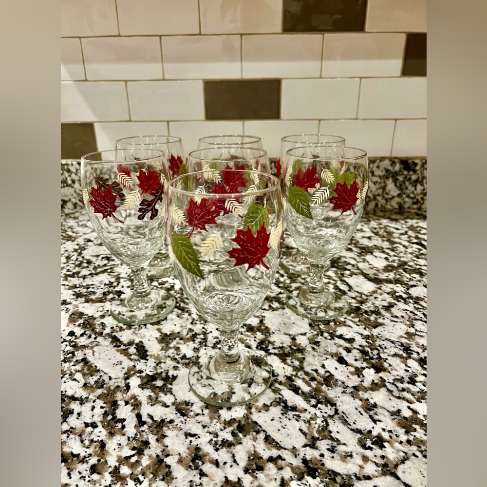 Fall inspired (leaves) glassware set. Set of 7 wine goblets. Absolutely gorgeous